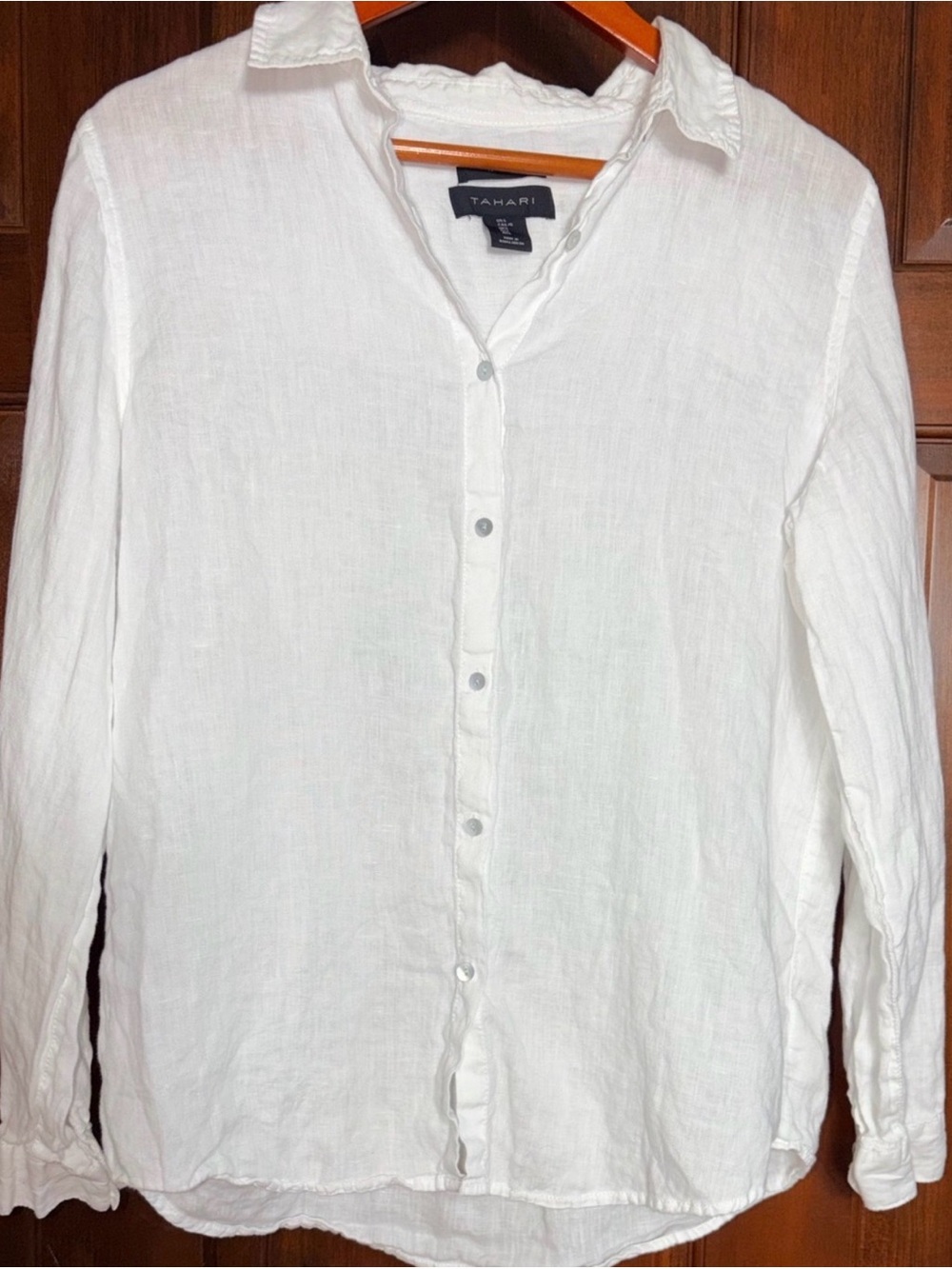 Tahari 100% Linen White Button-Down
Chest 40
Length 24
Sleeves 23